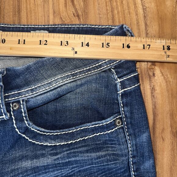 BKE Harper Buckle Womens Crop Capri Jeans Size 31 Blue Mid Rise Straight Stretch - Picture 3 of 7